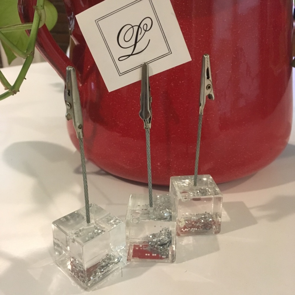 Note Holder W/ Alligator Clips- Acrylic Base